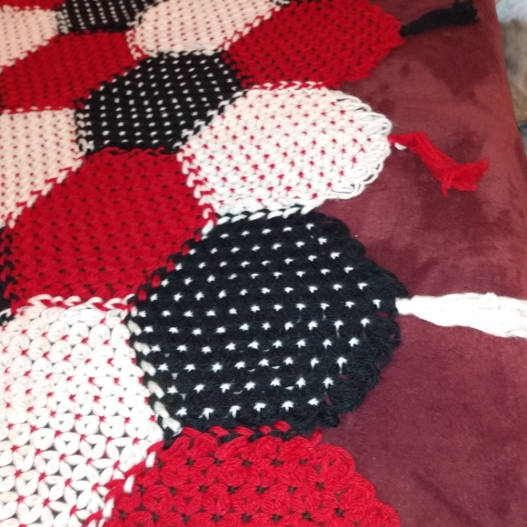 Afghan red white and black hexagon - Picture 3 of 9